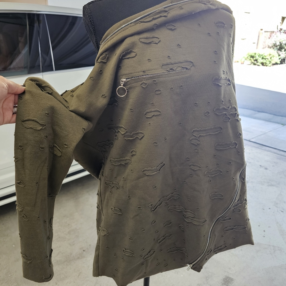 Olive Green Zipper Detail Top 🤎🖤